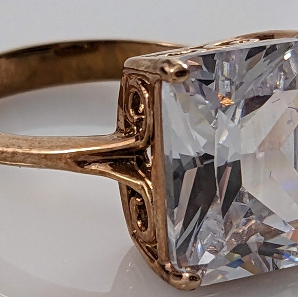 Emerald Cut CZ & Rose Gold ring - Picture 5 of 8